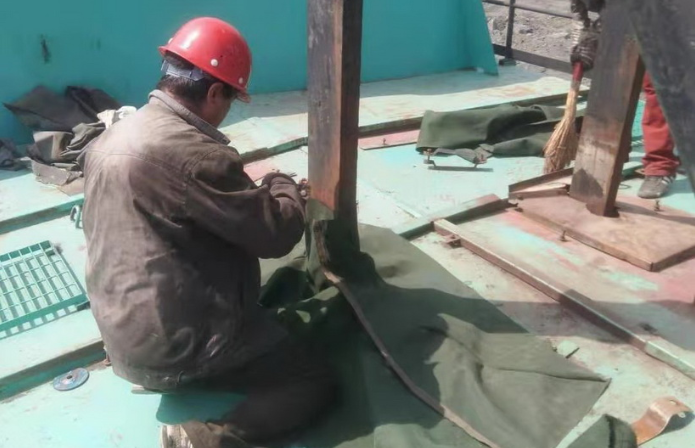 �������