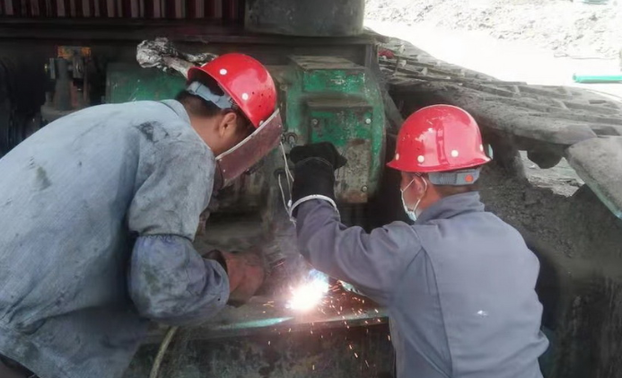 �������