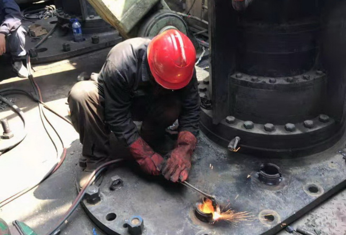 �������